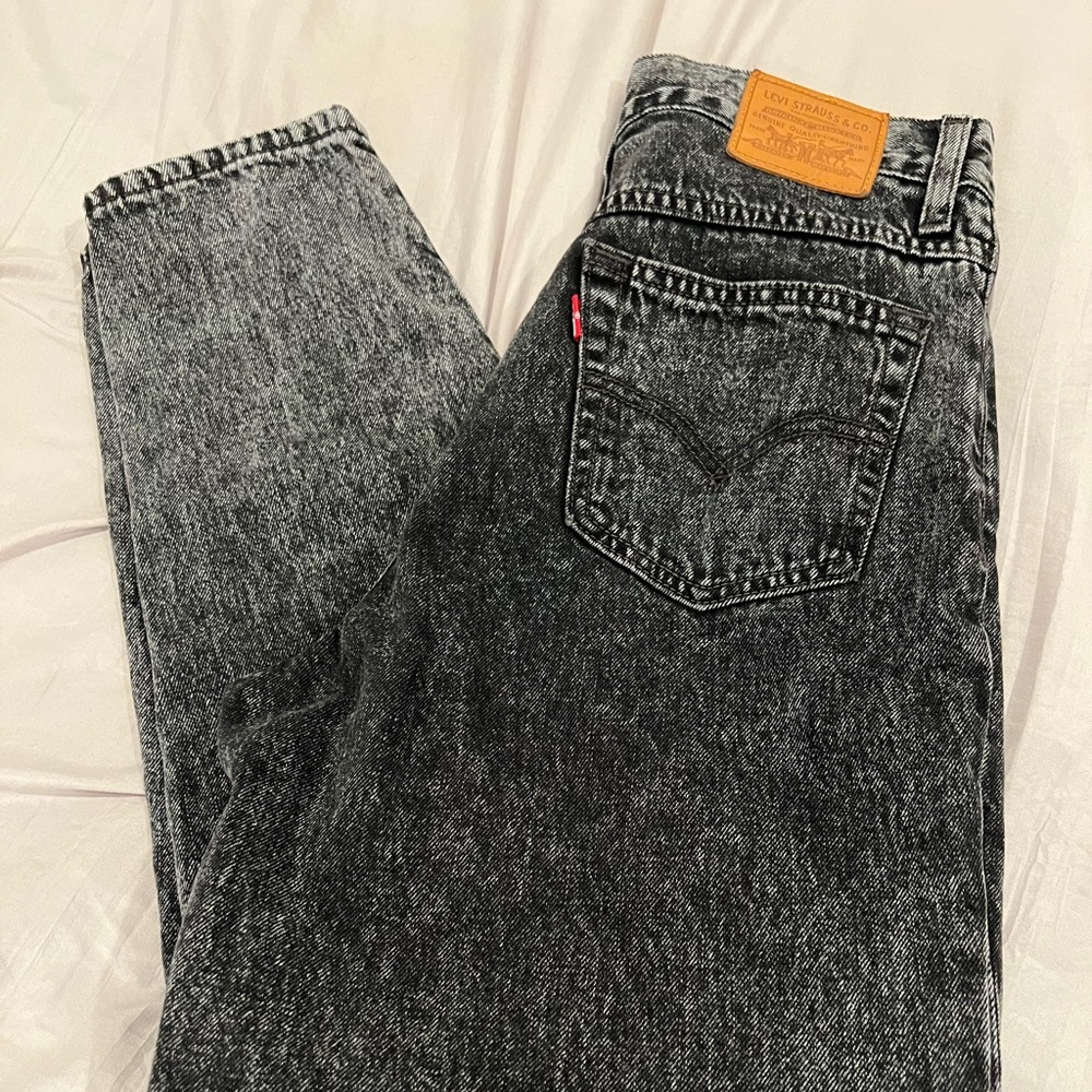 Levi’s Vintage-inspired Stonewashed mom jeans, high waist, size 27